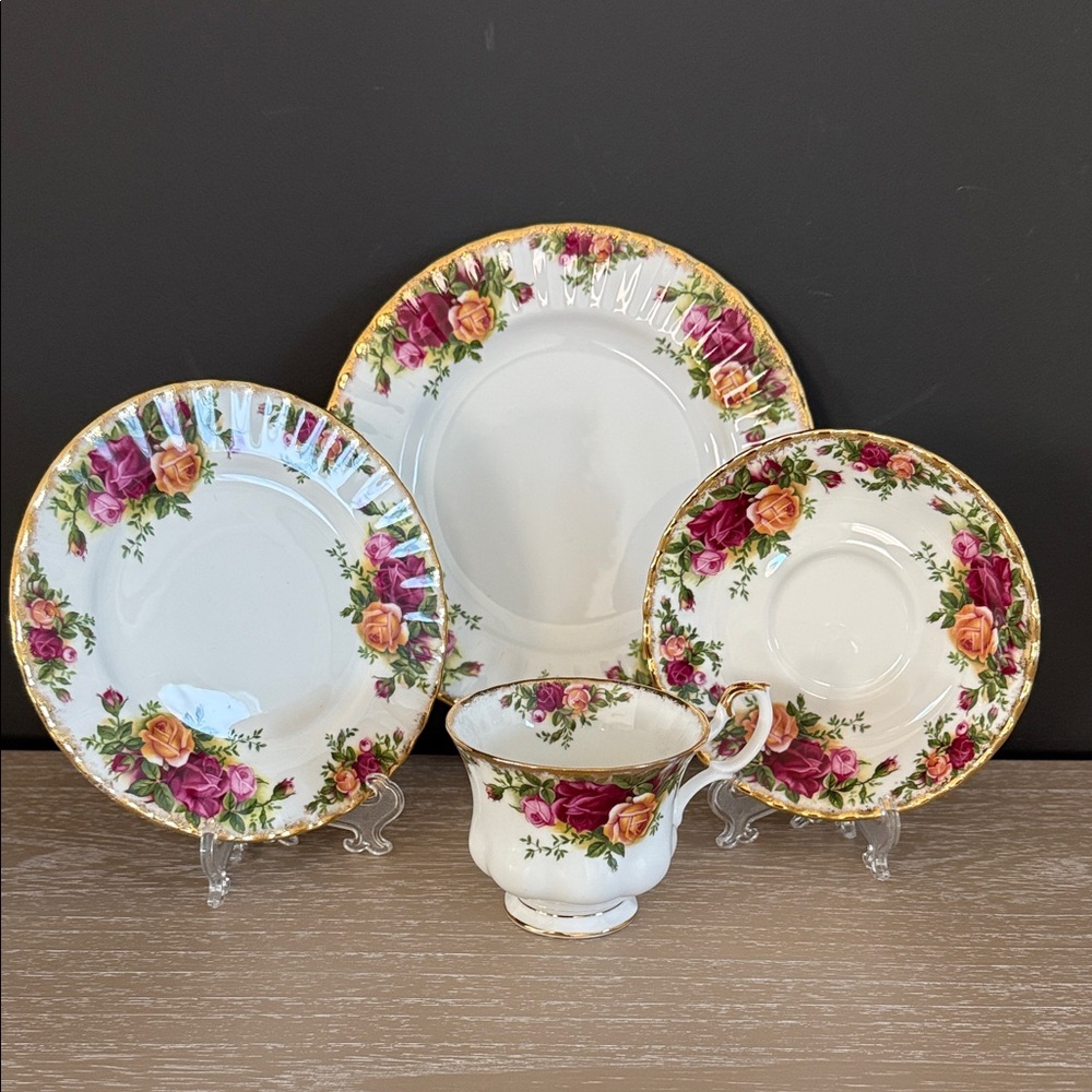VINTAGE ROYAL ALBERT 1962 Old Country Roses Four Piece Tea Set - Picture 3 of 12